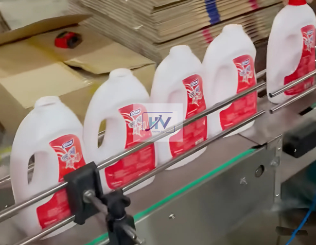 Máy chiết rót nước giặt tự động băng tải của dây chuyền chiết rót nước giặt